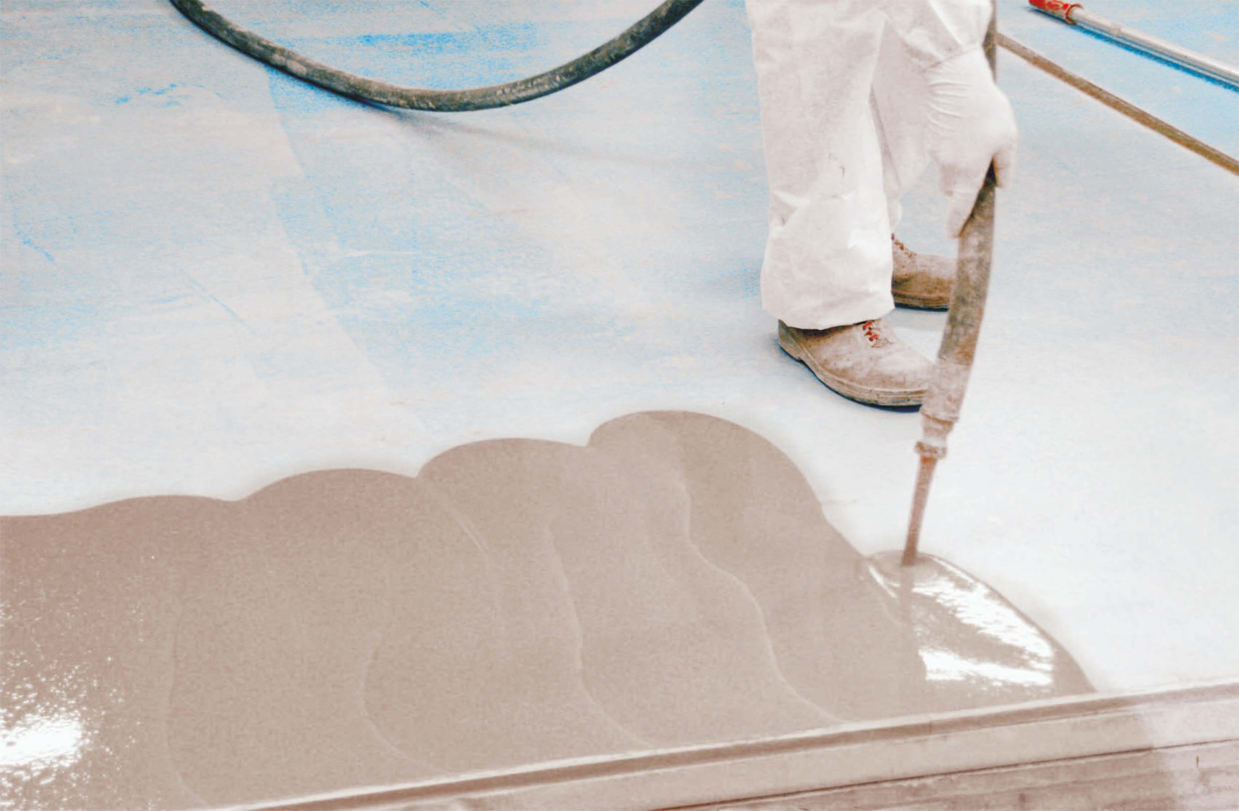 Low viscosity HPMC for self leveling mortar